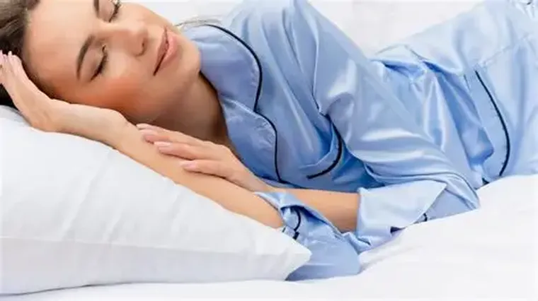 Exponete a la luz solar natural apenas te despiertes, antes de mirar el celular. Exponete a la luz solar natural apenas te despiertes, antes de mirar el celular.