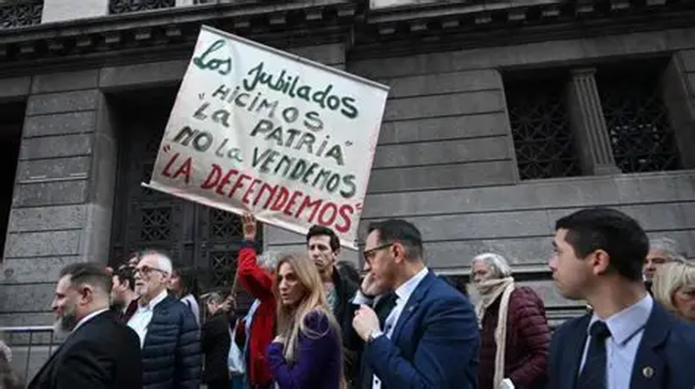 La justificación de este veto, resulta aún más irresponsable. La justificación de este veto, resulta aún más irresponsable.