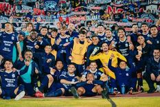 Mientras se espera por el fallo de la Conmebol, el presidente de Alianza Lima dio su opinión sobre quién debería ser descalificado entre Independiente y U. de Chile. Mientras se espera por el fallo de la Conmebol, el presidente de Alianza Lima dio su opinión sobre quién debería ser descalificado entre Independiente y U. de Chile.