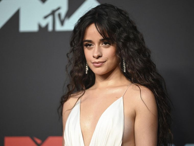 Foto: https://elcomercio.pe/respuestas/camila-cabello-cumple-24-anos-de-ser-una-nina-indocumentada-en-los-eeuu-a-ser-la-proxima-cenicienta-noticia/