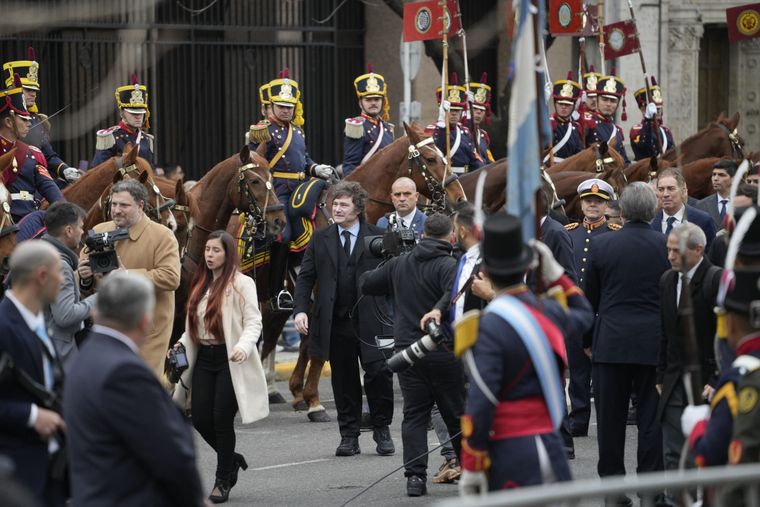 La caminata de Javier Milei hacia la Catedral Metropolitana