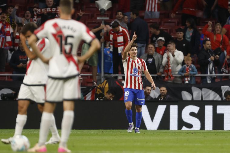 Triplete, golazo y ovación: Julián Álvarez salvó al Atlético de Madrid con una noche de crack.&nbsp;