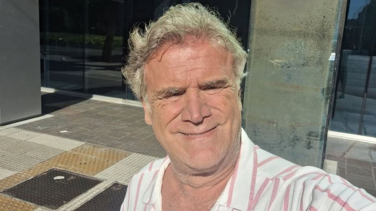 Teto Medina, conductor.