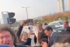 Javier Milei hizo pogo con un grupo de estudiantes Foto: Captura de video