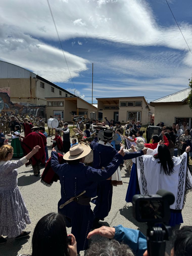 En este pueblo de Santa Cruz, el Bosque de Duendes combina senderos, esculturas y naturaleza andina. En este pueblo de Santa Cruz, el Bosque de Duendes combina senderos, esculturas y naturaleza andina.