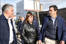 Ramón Lanús junto a Patricia Bullrich y el Secretario de Integración Socio Urbana, Sebastián Pareja, durante una recorrida por la zona de La Cava. Foto: @RamonLanus