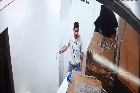 El señalado abusador durante el hecho Foto: NA