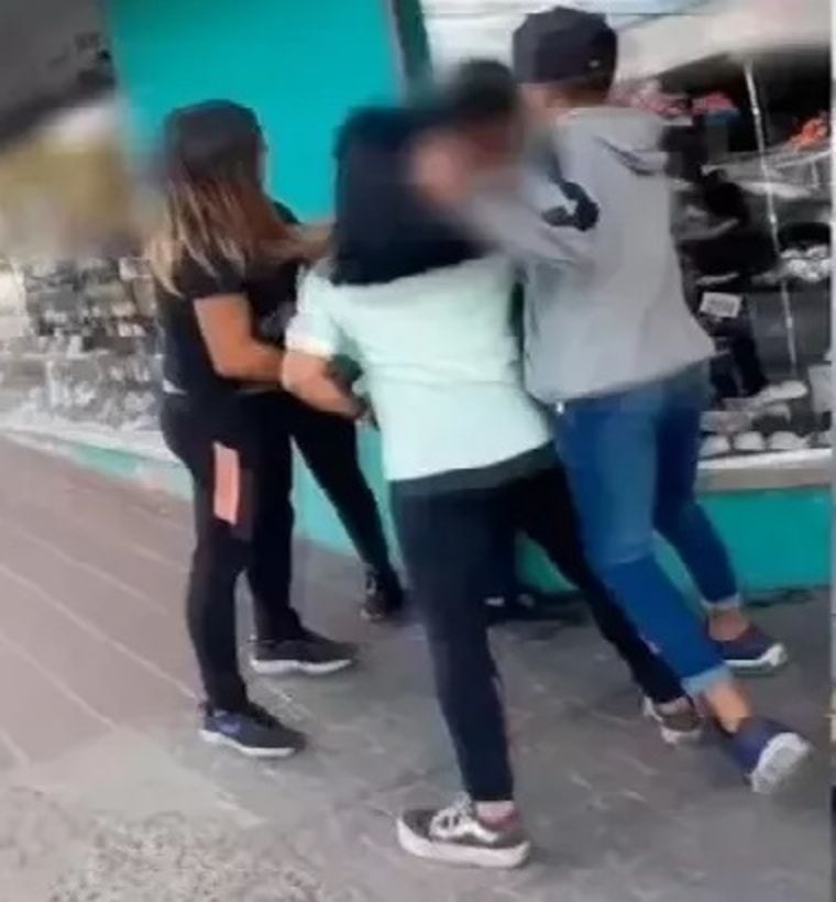 Varias mujeres participaron de la golpiza