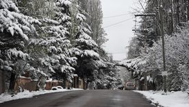 En invierno, este pueblo se viste de blanco y se convierte en un refugio de montaña que atrae a quienes buscan nieve, relax y aventura. En invierno, este pueblo se viste de blanco y se convierte en un refugio de montaña que atrae a quienes buscan nieve, relax y aventura.