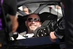 con pitbull y el mexicano daniel suarez, la nascar impacta contra el racismo con pitbull y el mexicano daniel suarez, la nascar impacta contra el racismo