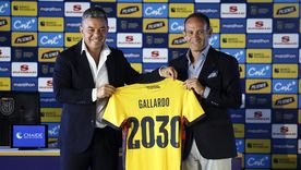 Marcelo Gallardo junto a Francisco Egas, presidente de la Federación Ecuatoriana de Fútbol (FEF).