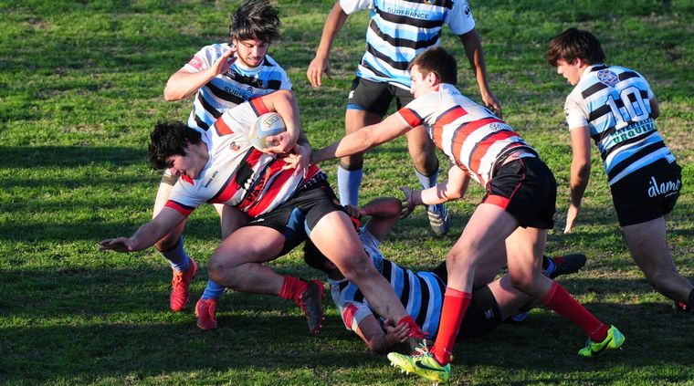 Duelo entre Liceo y Marista. Foto: ALF PONCE MERCADO / MDZ