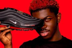 Las zapatillas modificadas conservan el logo de Nike. Foto: MSCHF