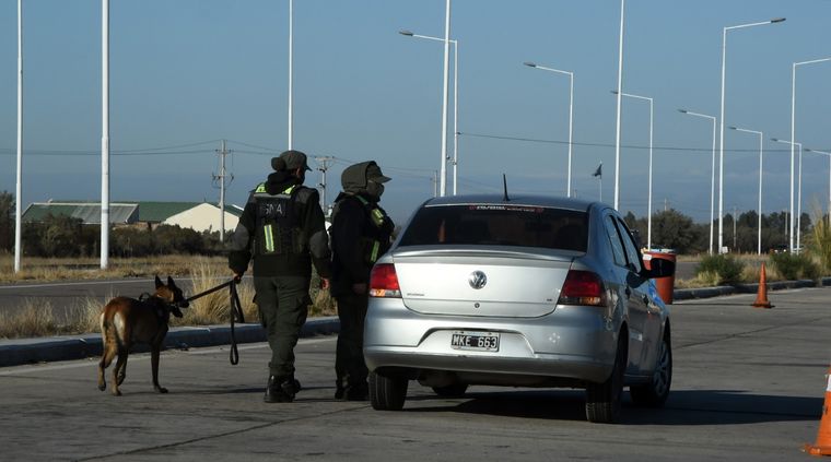 Gendarmería realizando controles. Imagen ilustrativa Foto: ALF PONCE MERCADO / MDZ