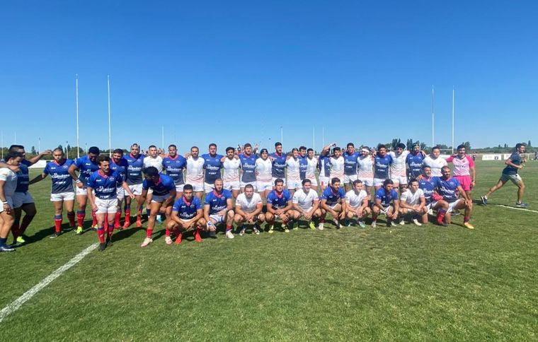 Los jugadores de Teqüé y Mendoza dieron un mensaje de unidad y contra la violencia