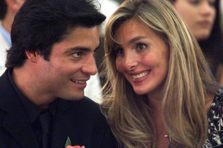 CHAYANNE ESTÁ CASADO HACE 30 AÑOS. CON SU ESPOSA CONFORMÓ UNA HERMOSA FAMILIA.