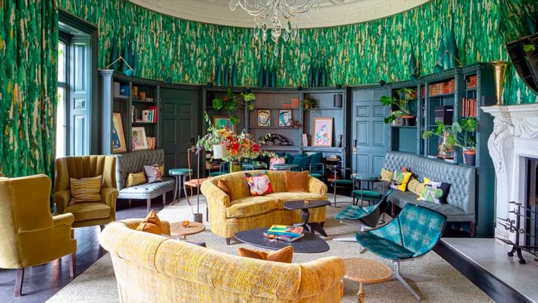 Lo más importante a la hora de crear un espacio para compartir y pasarla bien es diseñar un lugar que tenga la atmósfera adecuada, que tenga calidez y donde todos se sientan cómodos Foto: Mark Bolton Photography