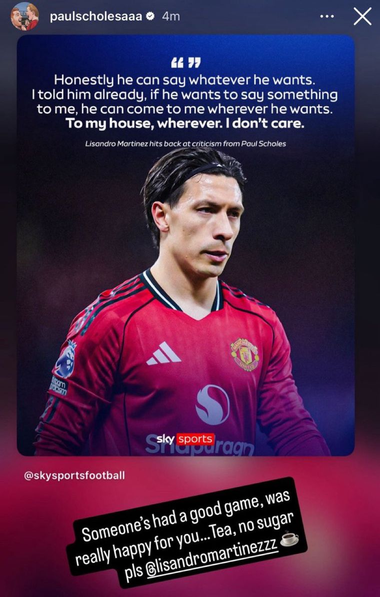 Scholes acusó recibo de la respuesta de Lisandro Martínez. Scholes acusó recibo de la respuesta de Lisandro Martínez.