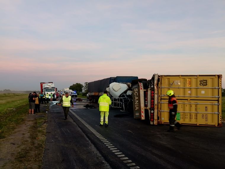El siniestro, que se produjo en el kilómetro 142 en sentido a Zárate, generó importantes demoras y desvíos en la circulación vehicular.