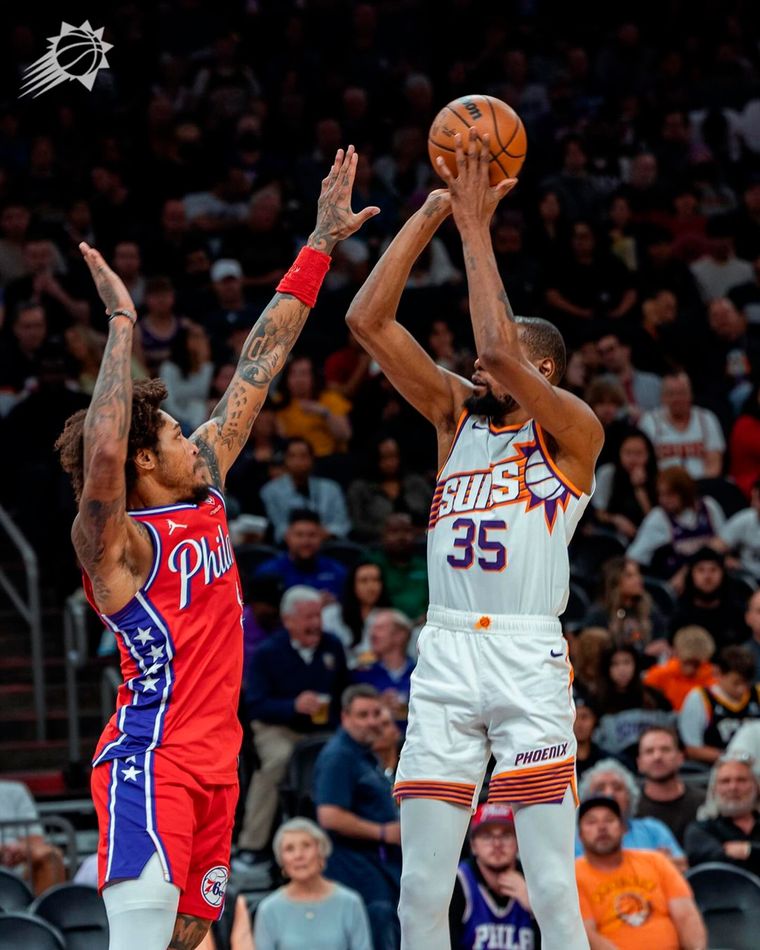 Kevin Durant sigue escalando puestos en la tabla de máximos anotadores históricos de la NBA. Foto: @NBA