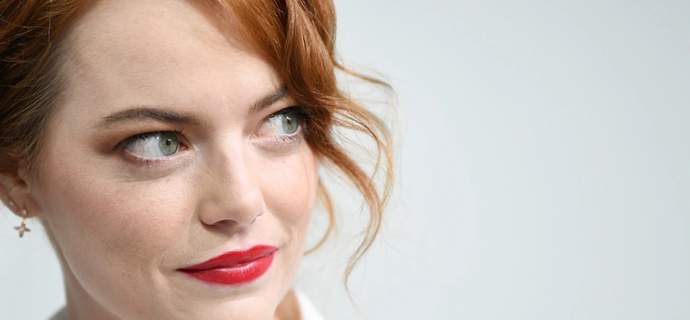 Emma Stone es un emblema del cabello cobrizo Foto: Sheknows.com https://www.sheknows.com/wp-content/uploads/2018/09/bjx4ep58wfx015htukpy.jpeg