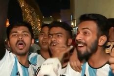No pudo menos que sentir un poco de solidaridad por tanto argentino desconocido, que estaba en ese mismo momento sufriendo algo similar a lo que habían vivido sus ancestros.