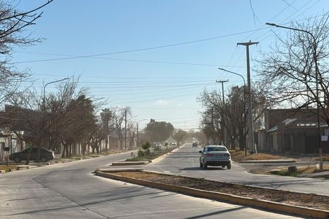 El viento Zonda ya comenzó a sentirse en distintos sectores de Mendoza y los pronósticos indican que las ráfagas más intensas llegarán durante la tarde. El viento Zonda ya comenzó a sentirse en distintos sectores de Mendoza y los pronósticos indican que las ráfagas más intensas llegarán durante la tarde.
