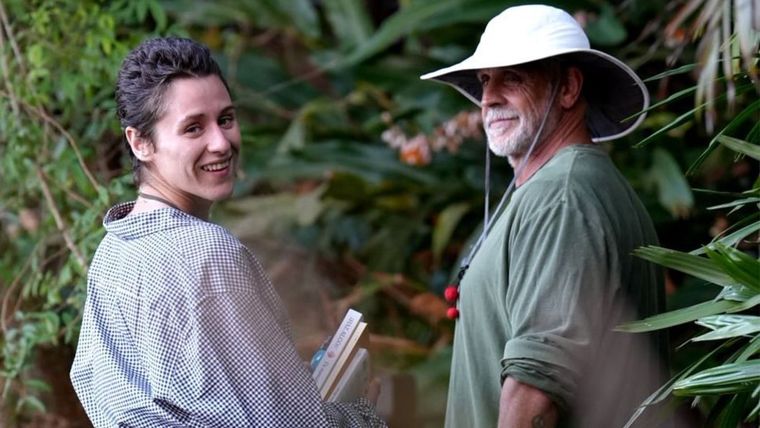 Dulces postales de vacaciones juntos antes de la trageida. / @sofizelaschi