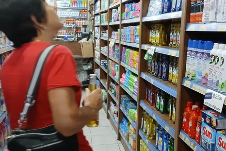La inflación de abril mostrará una baja sustantiva respecto del mes anterior, aunque todavía muy elevada luego de 28 meses de implementación del plan antiinflacionario. La inflación de abril mostrará una baja sustantiva respecto del mes anterior, aunque todavía muy elevada luego de 28 meses de implementación del plan antiinflacionario.