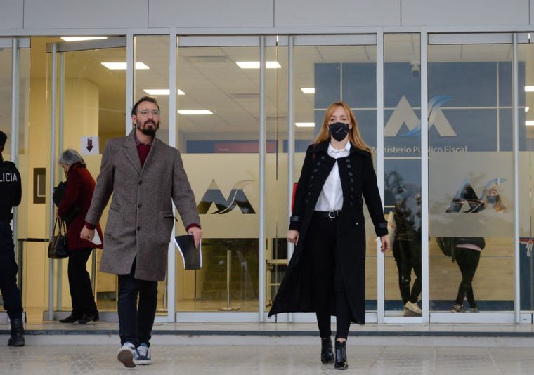 Anabel Fernández Sagasti junto a su asesor jurídico Carlos Blanco. Foto: Prensa Anabel Fernández Sagasti