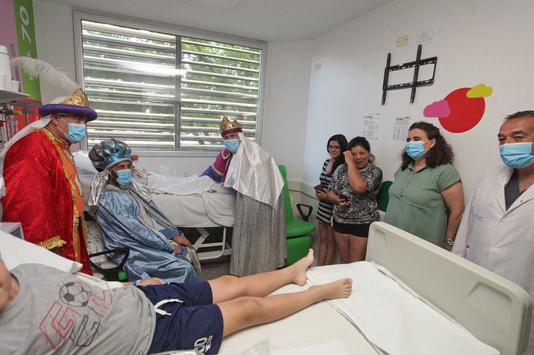 Melchor, Gaspar y Baltasar juntos a la ministra de Salud, Ana María Nadal Foto: Gentileza Gobierno de Mendoza