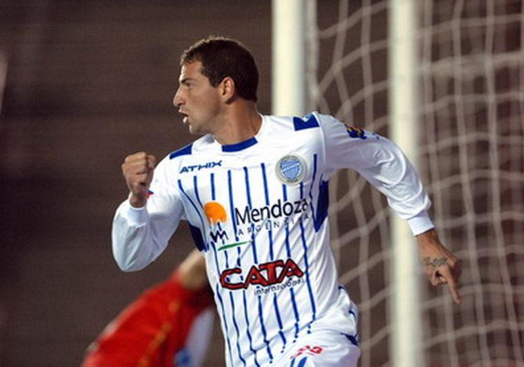 El Rifle le dejó muchos y buenos recuerdos al hincha de Godoy Cruz. Foto: Télam