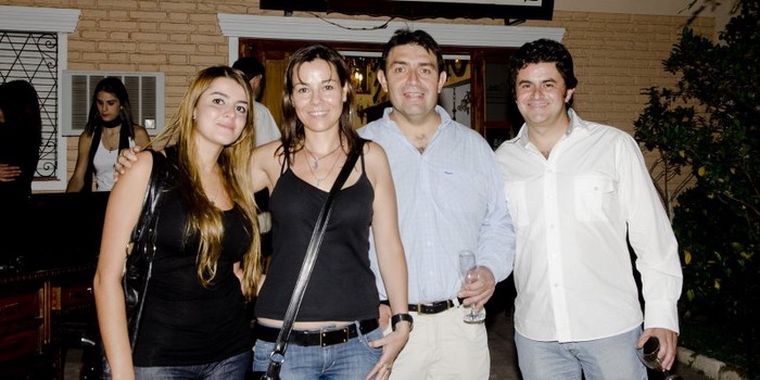 Florencia Rabinovich, Susana Milia, Raúl Jara y Sergio Rabinovich, presentes en el espacio de arte y antigüedades.