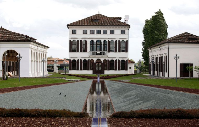 Villa Minelli, en Ponzano Veneto, cerca de Treviso, Italia, se convertiría en la sede de Benetton Group SpA.