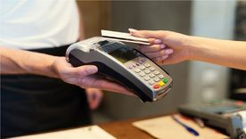La operatoria con tarjetas de crédito continúa mostrando señales de debilidad pero el saldo financiado en dólares de las tarjetas de crédito aumentó un 14,2% mensual en abril. La operatoria con tarjetas de crédito continúa mostrando señales de debilidad pero el saldo financiado en dólares de las tarjetas de crédito aumentó un 14,2% mensual en abril.