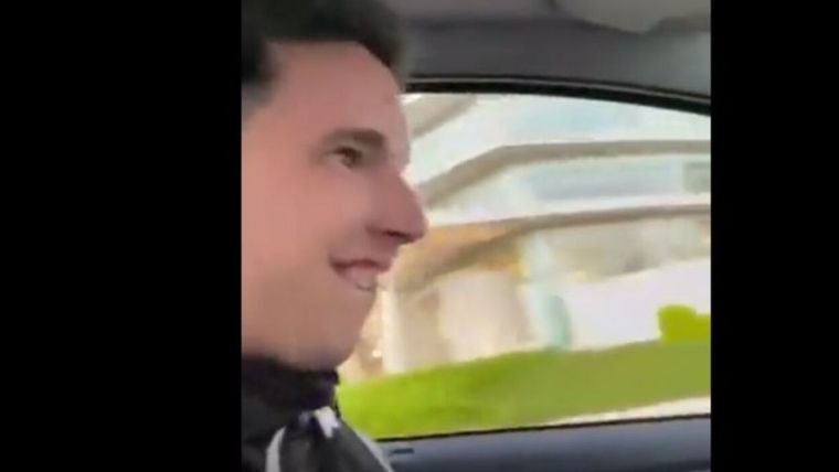 El joven fue filmado por el acompañante