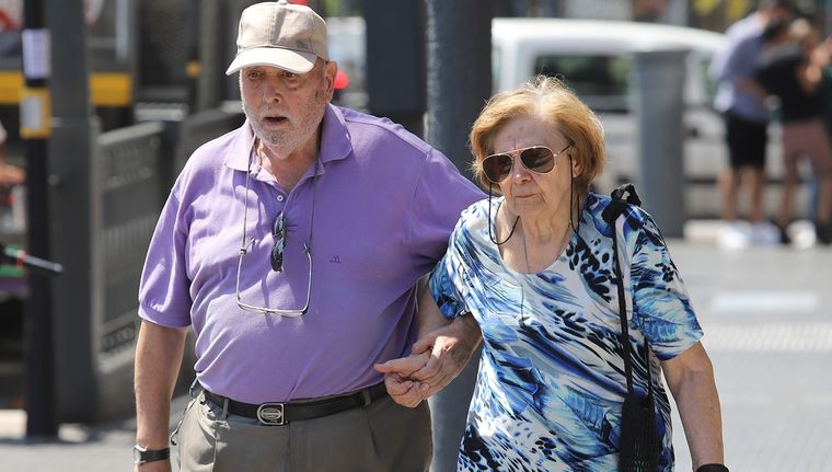 Los jubilados están cada vez más complicados para llegar a fin de mes, con precios que se disparan e ingresos estancados. Foto: NA