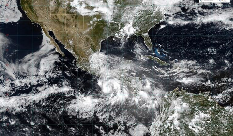 México en alerta por evolución del ciclón Erick