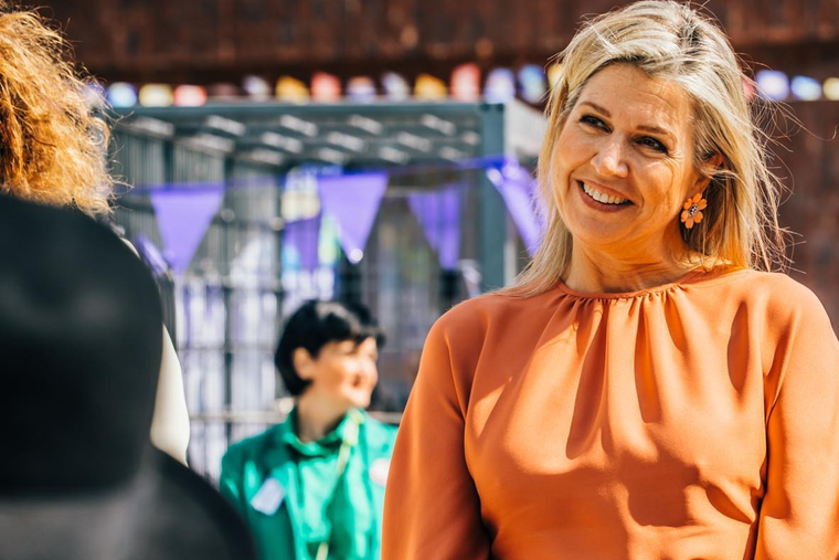 Mira el llamativo look de Máxima de los Países Bajos. Foto: INSTAGRAM @koninklijkhuis