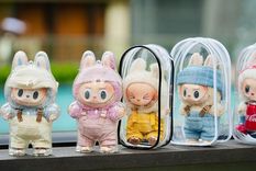 furor por las labubu: como las munecas chinas coleccionables se han vuelto un fenomeno global promocionado por estrellas como riahanna y dua lipa