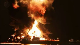 En la noche del miércoles, incendiaron dos buques petroleros en Irak,