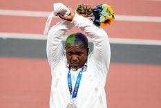 Saunders realizó un gesto en forma de cruz para manifestarse Foto: EFE