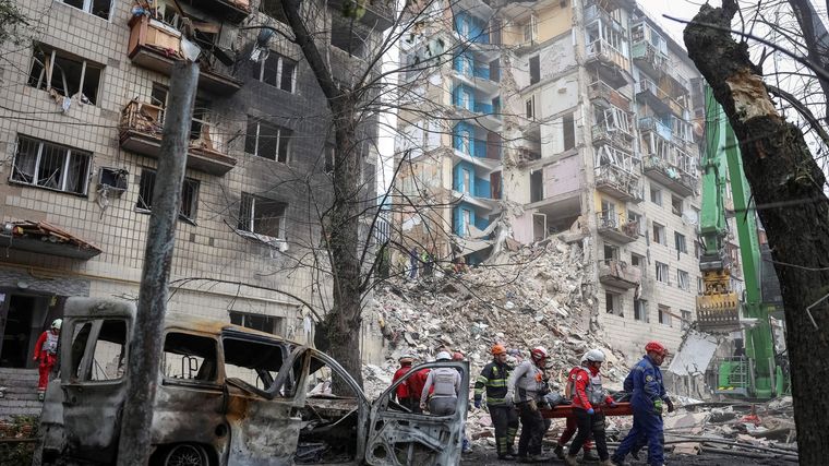 Rusia ha justificado su guerra en Ucrania, señalando que es una batalla contra el nazismo arraigado allí, pese al aumento de la ideología nazi en su propio territorio.