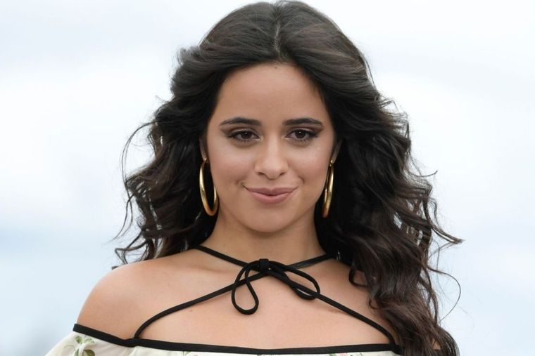 Camila Cabello Camila Cabello en su mansión Foto: La Opinión
