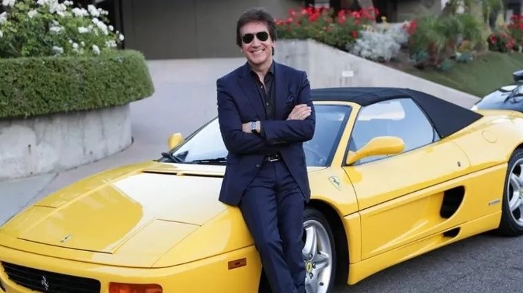 Dante Gebel y la Ferrari amarilla que le donaron en su iglesia de Estados Unidos
