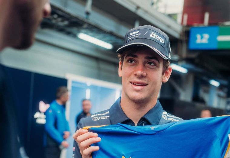 Fanático xeneize y figura del automovilismo argentino, Franco Colapinto palpita el Superclásico desde Brasil.