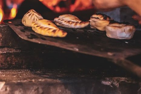 A partir de una votación abierta impulsada en redes sociales y portales gastronómicos, se confeccionó un ránking de las tres empanadas más valoradas del país. A partir de una votación abierta impulsada en redes sociales y portales gastronómicos, se confeccionó un ránking de las tres empanadas más valoradas del país.