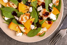 te resolvemos las comidas de verano: ensalada de melon, queso, pepino y oliva