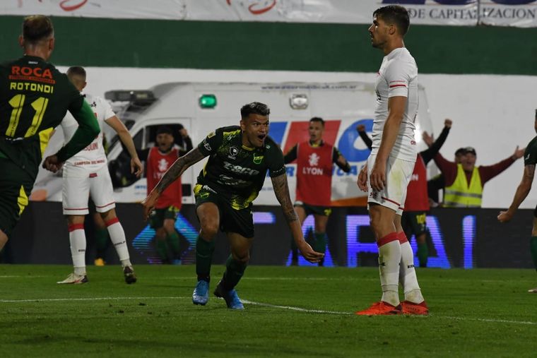 Bou festeja su gol Foto: Defensa y Justicia
