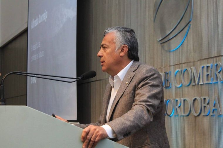 Cornejo visitó la Bolsa de Comercio de Córdoba Foto: Twitter @AlfredoCornejo
